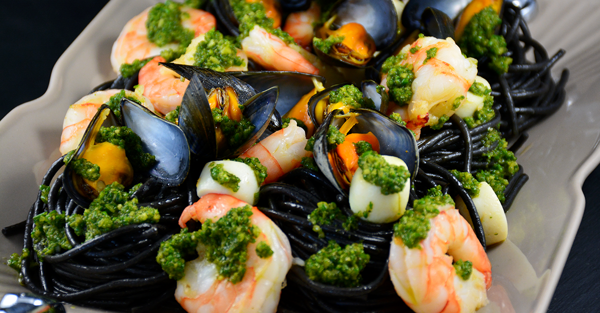 VIDEO) Squid Ink Pasta w/ Shrimp, Scallops & White Wine Sauce